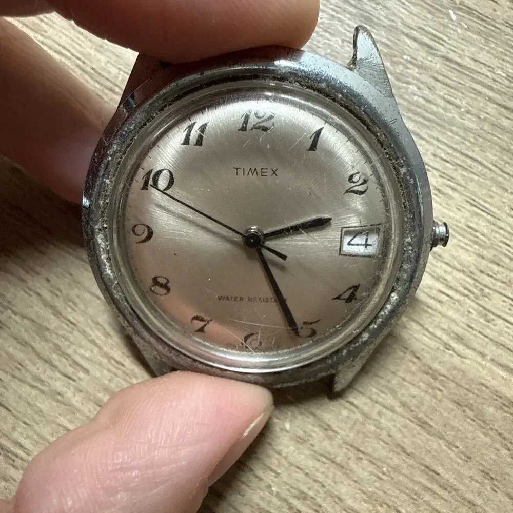 Vintage Timex Mens Watch Fancy Silver Sunburst Dial w/ Date 1979 L2